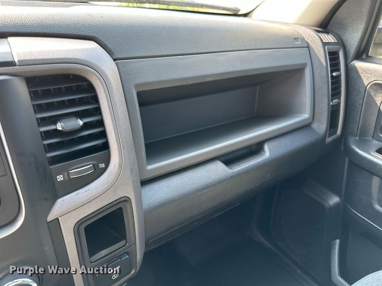 image for item MB9542 2016 Dodge Ram 1500  Crew Cab pickup truck