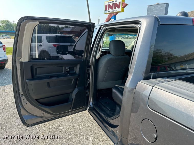 image for item MB9542 2016 Dodge Ram 1500  Crew Cab pickup truck