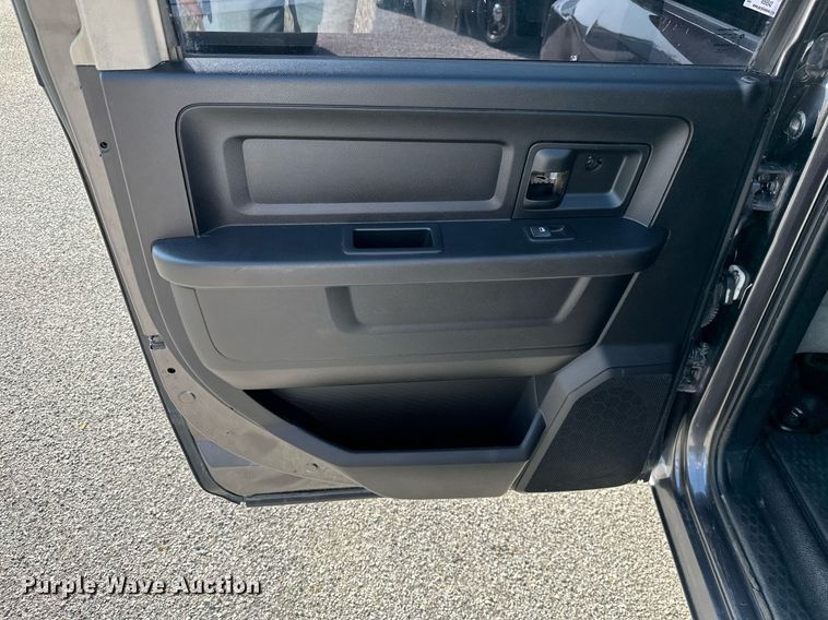 image for item MB9542 2016 Dodge Ram 1500  Crew Cab pickup truck