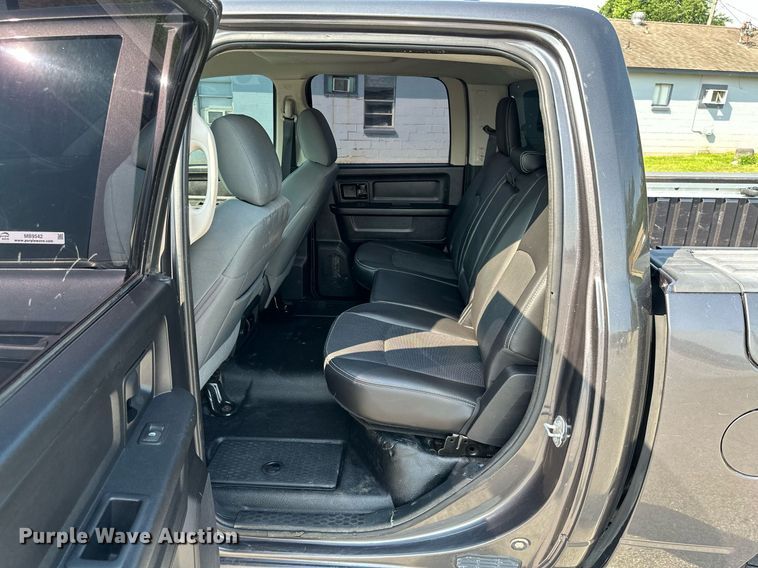 image for item MB9542 2016 Dodge Ram 1500  Crew Cab pickup truck