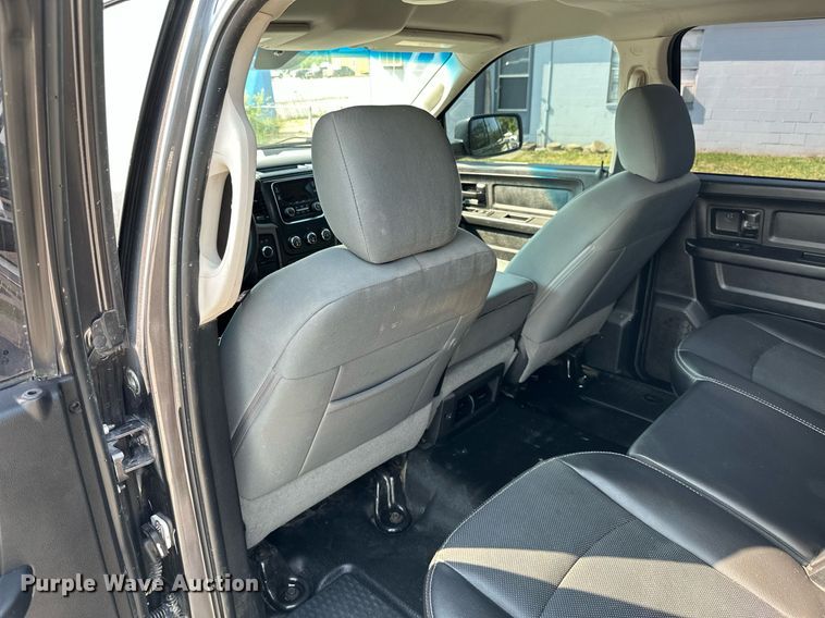 image for item MB9542 2016 Dodge Ram 1500  Crew Cab pickup truck