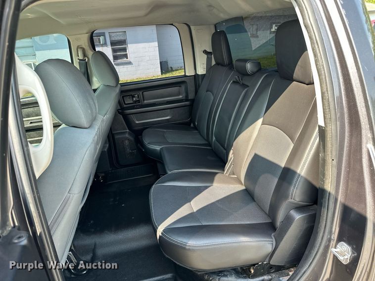 image for item MB9542 2016 Dodge Ram 1500  Crew Cab pickup truck