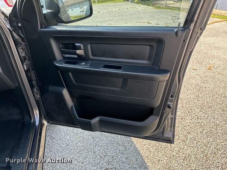 image for item MB9542 2016 Dodge Ram 1500  Crew Cab pickup truck