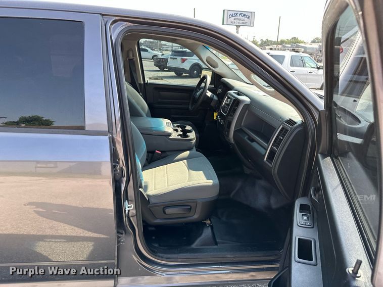 image for item MB9542 2016 Dodge Ram 1500  Crew Cab pickup truck