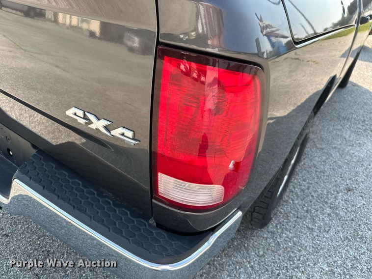 image for item MB9542 2016 Dodge Ram 1500  Crew Cab pickup truck