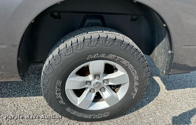 image for item MB9542 2016 Dodge Ram 1500  Crew Cab pickup truck