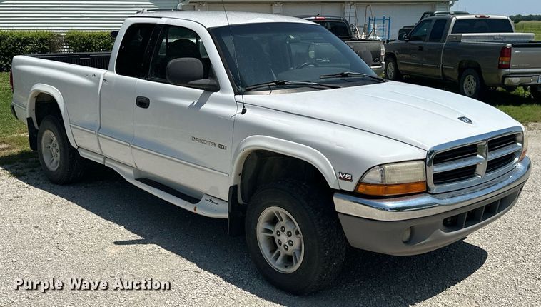 image for item MB9547 1998 Dodge Dakota  Club Cab pickup truck