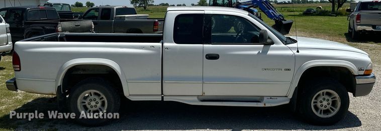 image for item MB9547 1998 Dodge Dakota  Club Cab pickup truck