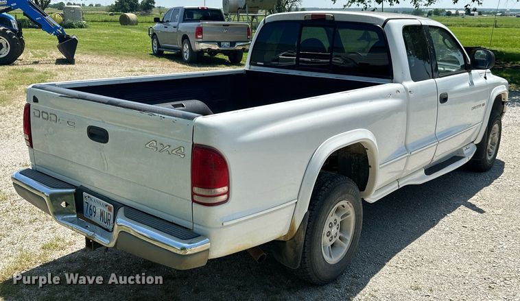 image for item MB9547 1998 Dodge Dakota  Club Cab pickup truck
