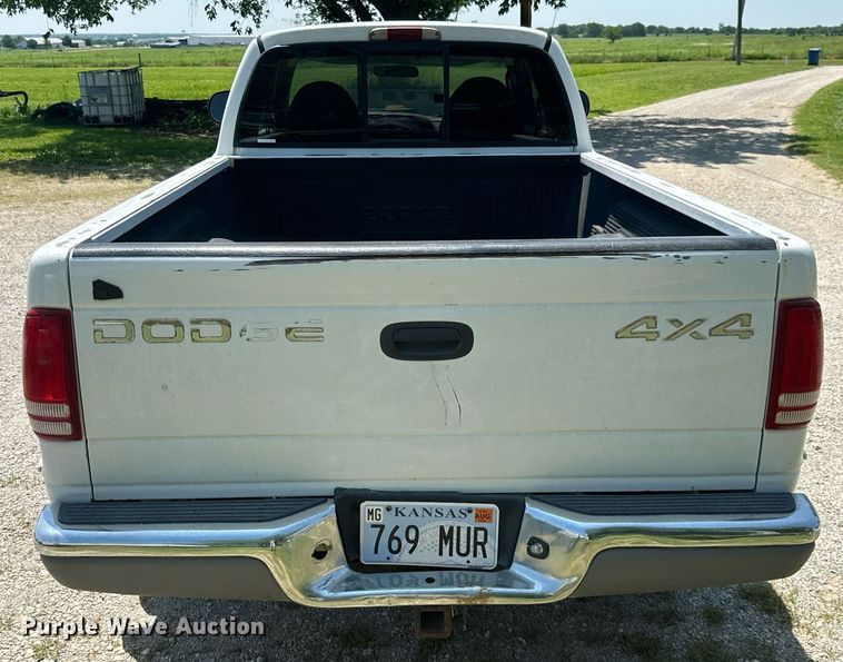 image for item MB9547 1998 Dodge Dakota  Club Cab pickup truck