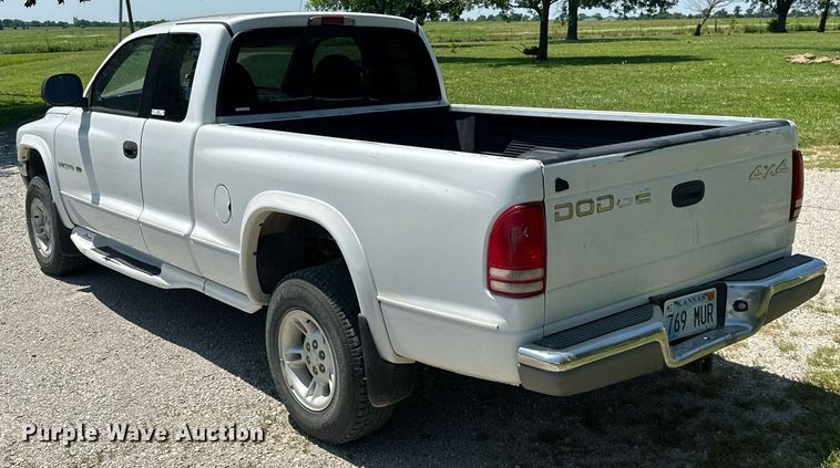 image for item MB9547 1998 Dodge Dakota  Club Cab pickup truck