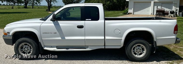 image for item MB9547 1998 Dodge Dakota  Club Cab pickup truck