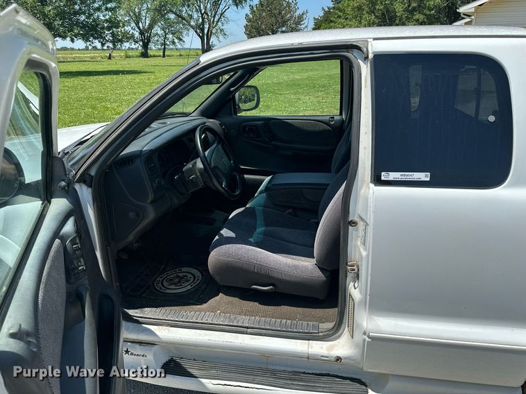 image for item MB9547 1998 Dodge Dakota  Club Cab pickup truck