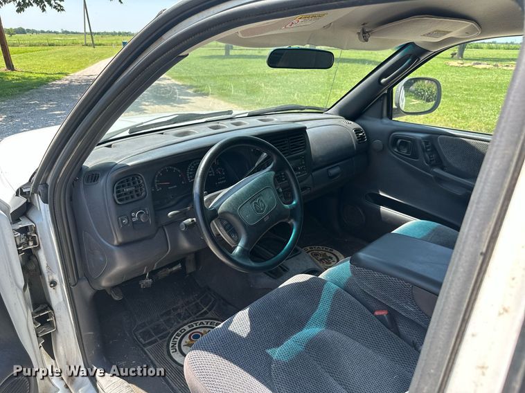 image for item MB9547 1998 Dodge Dakota  Club Cab pickup truck