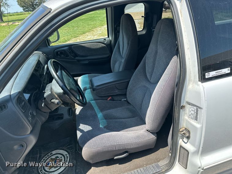 image for item MB9547 1998 Dodge Dakota  Club Cab pickup truck