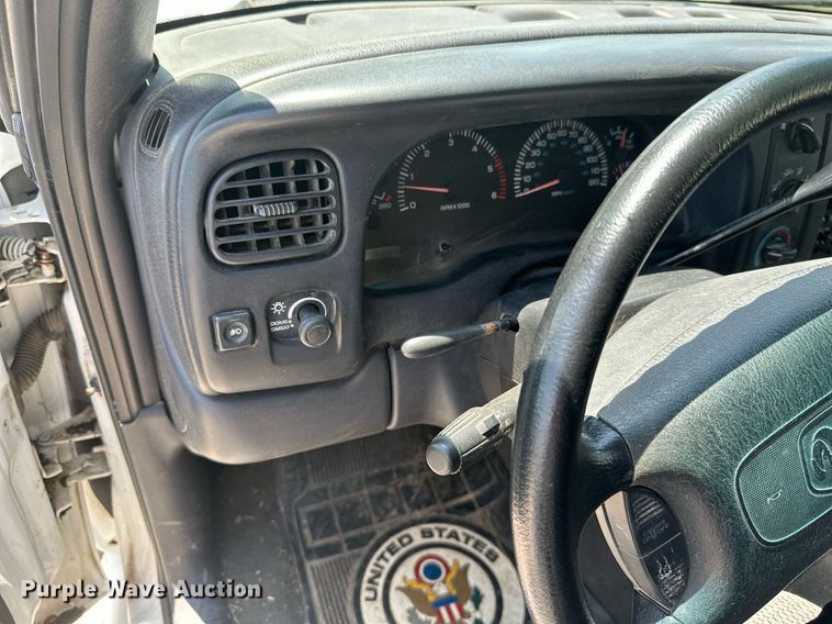 image for item MB9547 1998 Dodge Dakota  Club Cab pickup truck