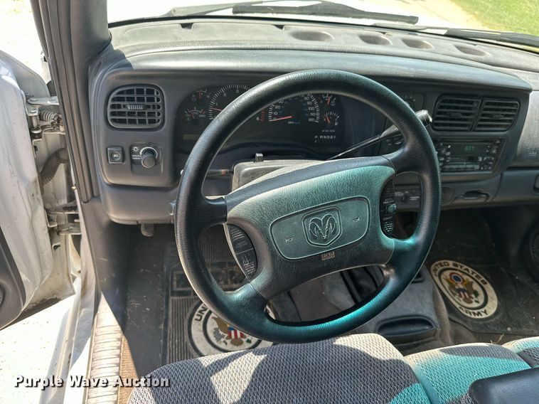 image for item MB9547 1998 Dodge Dakota  Club Cab pickup truck