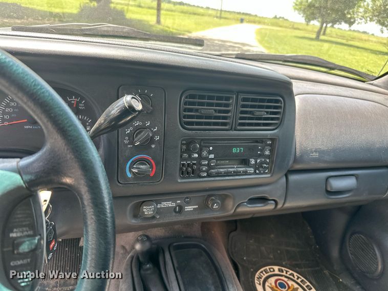 image for item MB9547 1998 Dodge Dakota  Club Cab pickup truck