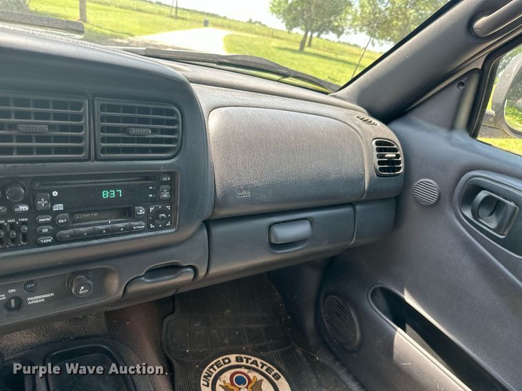 image for item MB9547 1998 Dodge Dakota  Club Cab pickup truck