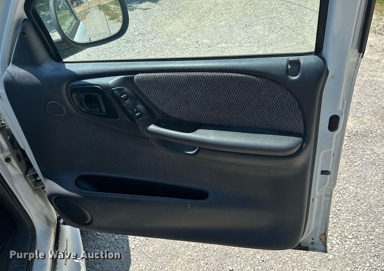 image for item MB9547 1998 Dodge Dakota  Club Cab pickup truck