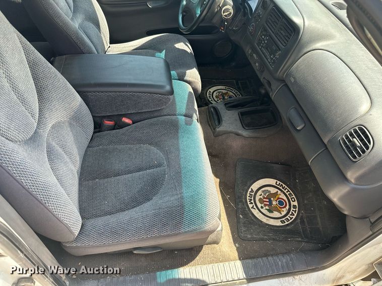 image for item MB9547 1998 Dodge Dakota  Club Cab pickup truck