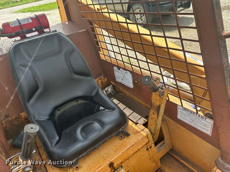 image for item MB9567 1987 Case 1835C  skid steer loader