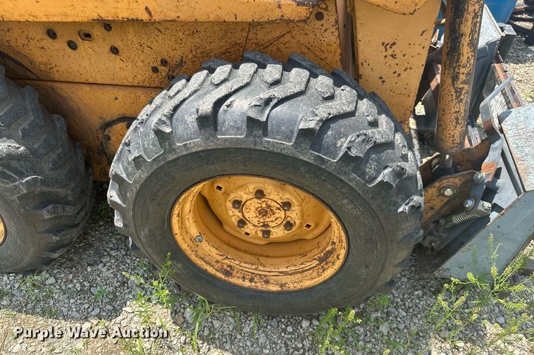 image for item MB9567 1987 Case 1835C  skid steer loader