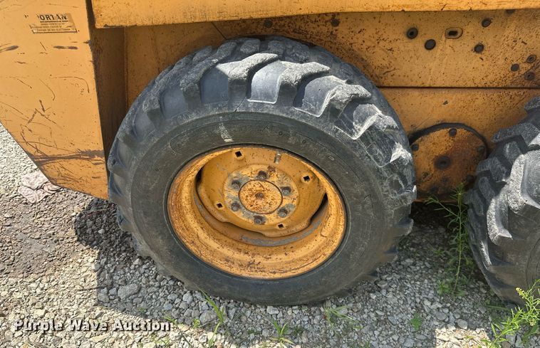 image for item MB9567 1987 Case 1835C  skid steer loader