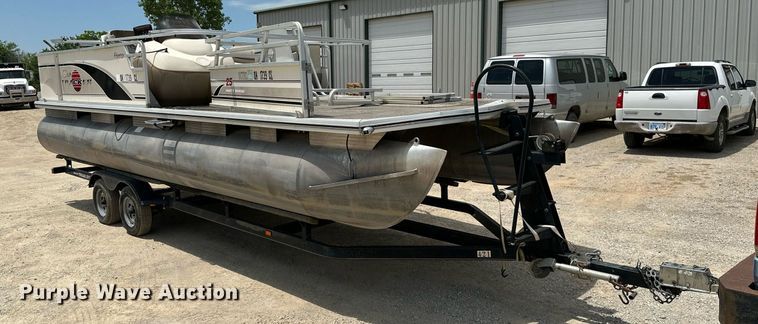 image for item MB9606 2001 Sun Tracker  pontoon boat