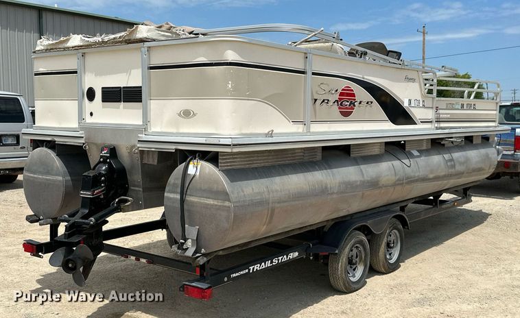 image for item MB9606 2001 Sun Tracker  pontoon boat