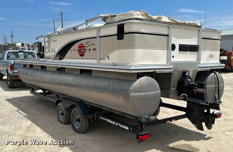 image for item MB9606 2001 Sun Tracker  pontoon boat