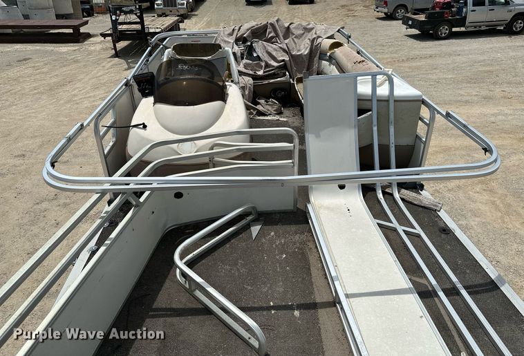 image for item MB9606 2001 Sun Tracker  pontoon boat
