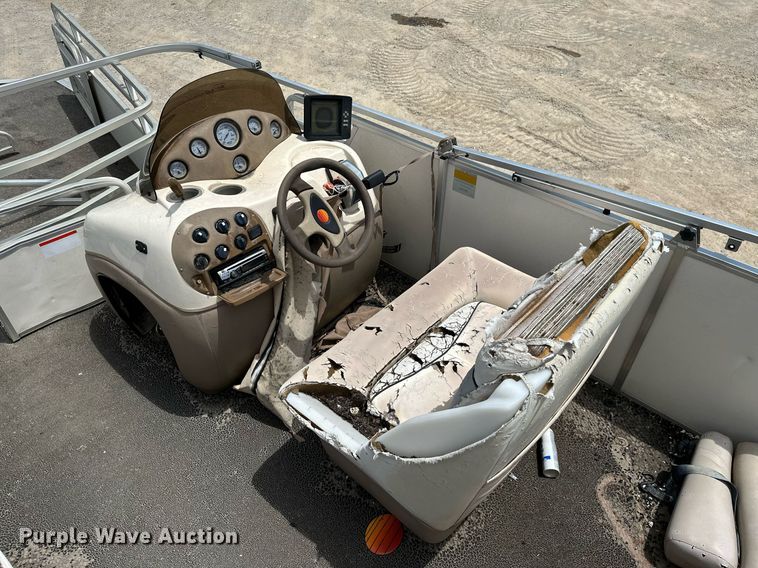 image for item MB9606 2001 Sun Tracker  pontoon boat