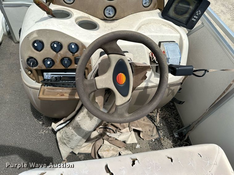 image for item MB9606 2001 Sun Tracker  pontoon boat