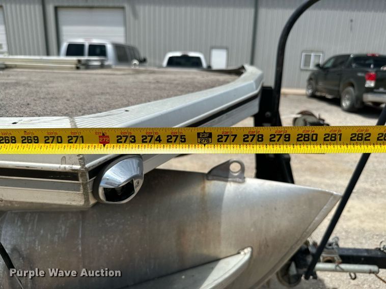 image for item MB9606 2001 Sun Tracker  pontoon boat