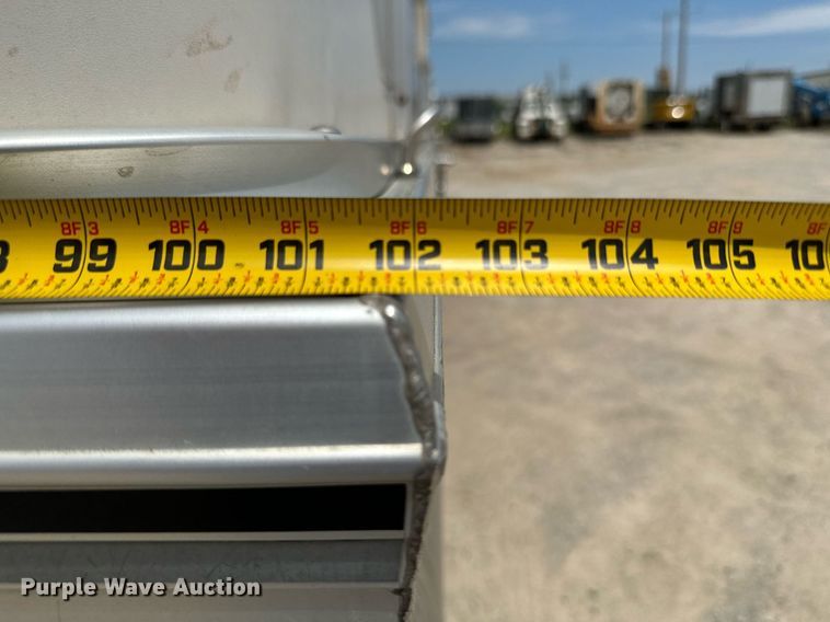 image for item MB9606 2001 Sun Tracker  pontoon boat