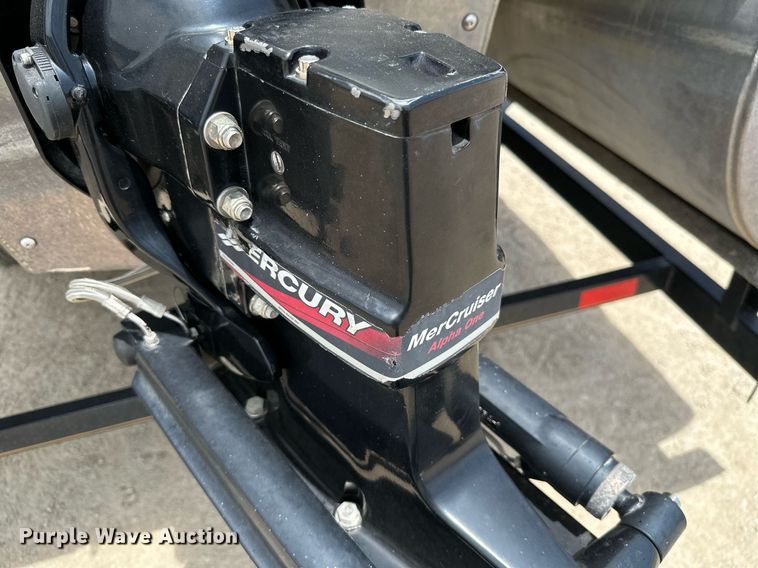 image for item MB9606 2001 Sun Tracker  pontoon boat