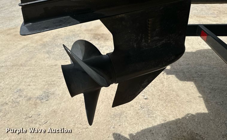 image for item MB9606 2001 Sun Tracker  pontoon boat