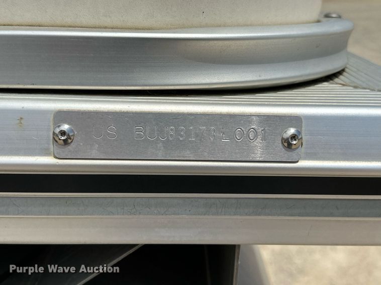 image for item MB9606 2001 Sun Tracker  pontoon boat