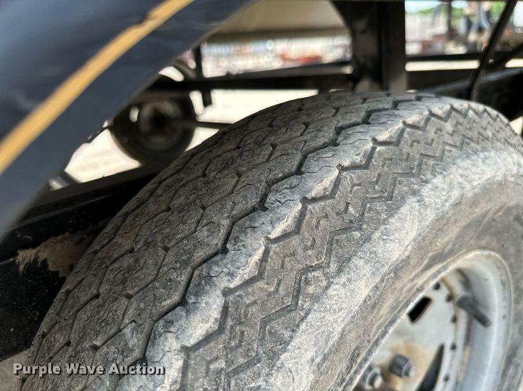 image for item MB9606 2001 Sun Tracker  pontoon boat