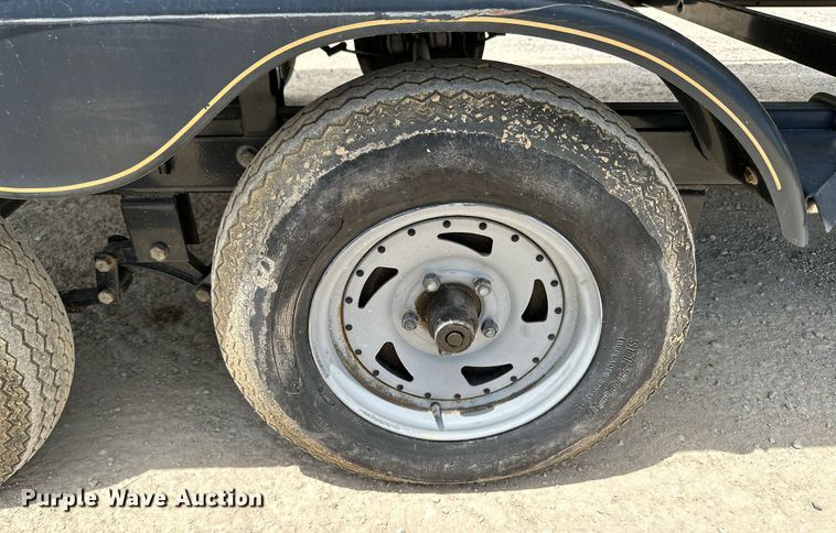 image for item MB9606 2001 Sun Tracker  pontoon boat