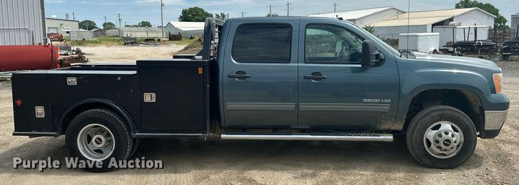 image for item MB9609 2011 GMC Sierra 3500HD  Crew Cab flatbed pickup truck