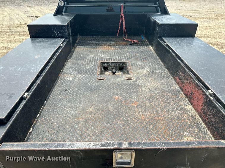 image for item MB9609 2011 GMC Sierra 3500HD  Crew Cab flatbed pickup truck