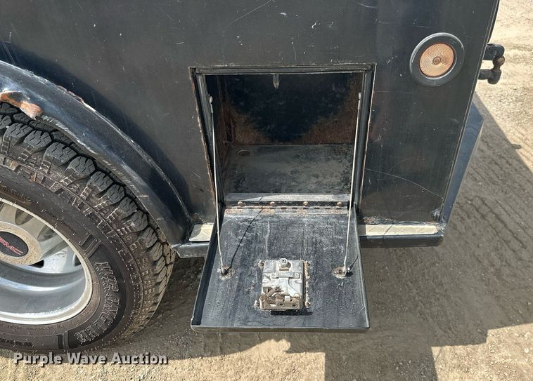 image for item MB9609 2011 GMC Sierra 3500HD  Crew Cab flatbed pickup truck