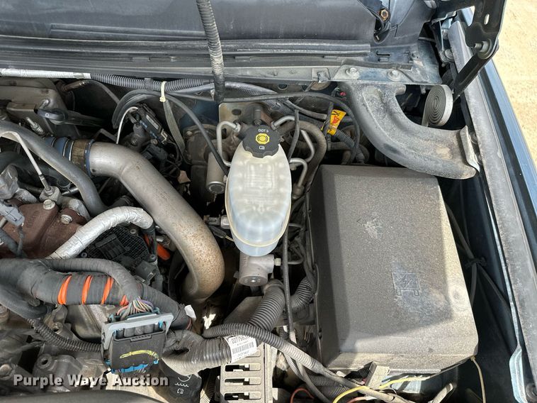 image for item MB9609 2011 GMC Sierra 3500HD  Crew Cab flatbed pickup truck