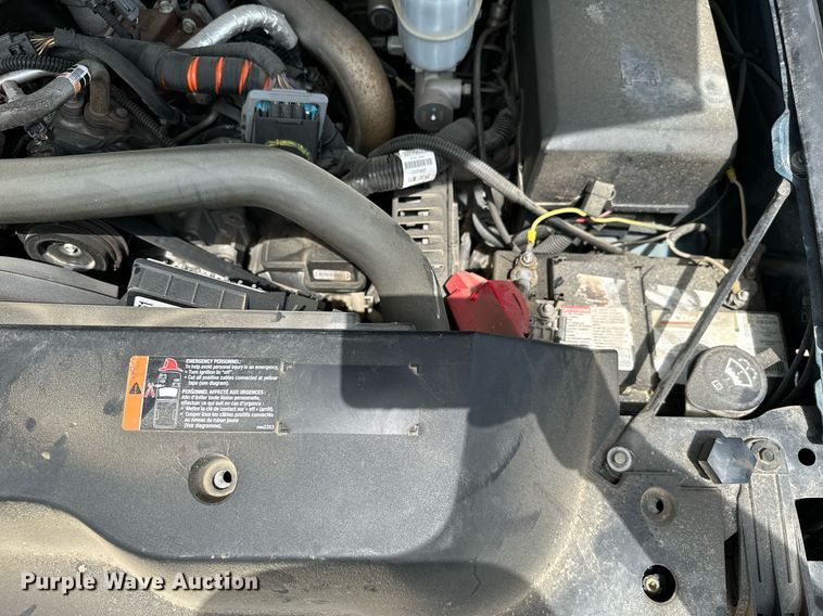 image for item MB9609 2011 GMC Sierra 3500HD  Crew Cab flatbed pickup truck