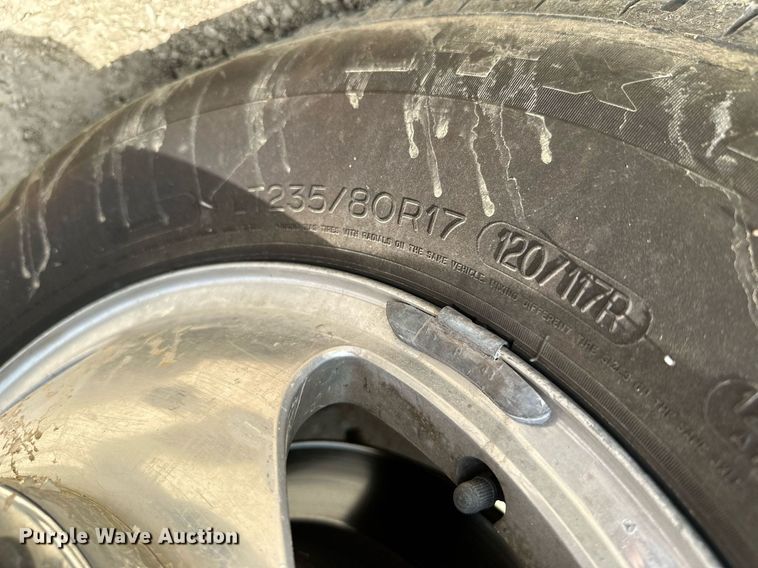 image for item MB9609 2011 GMC Sierra 3500HD  Crew Cab flatbed pickup truck