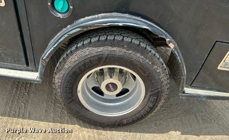 image for item MB9609 2011 GMC Sierra 3500HD  Crew Cab flatbed pickup truck