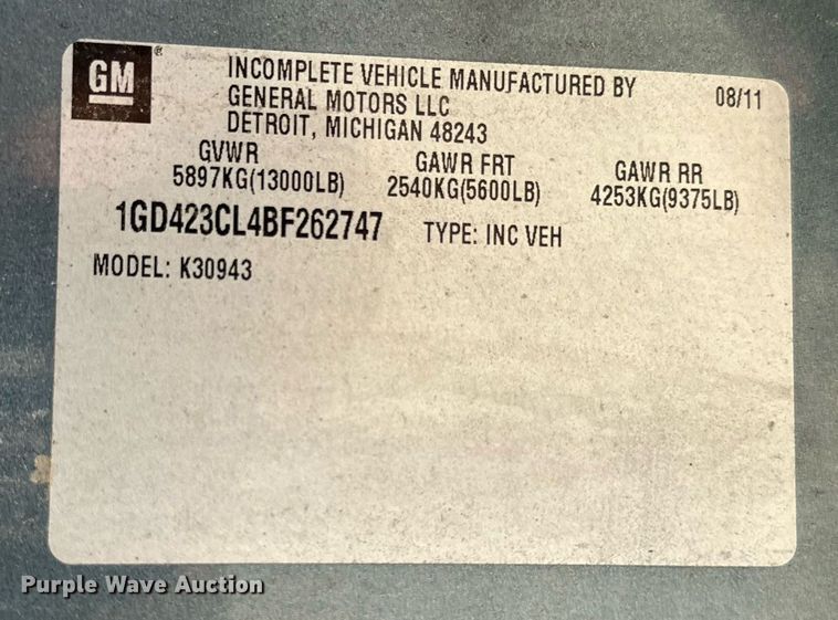 image for item MB9609 2011 GMC Sierra 3500HD  Crew Cab flatbed pickup truck