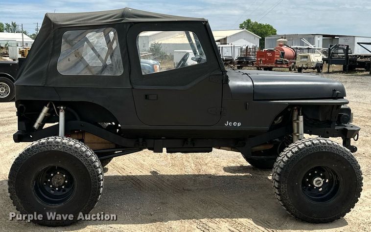 image for item MB9610 1994 Jeep Wrangler  SUV